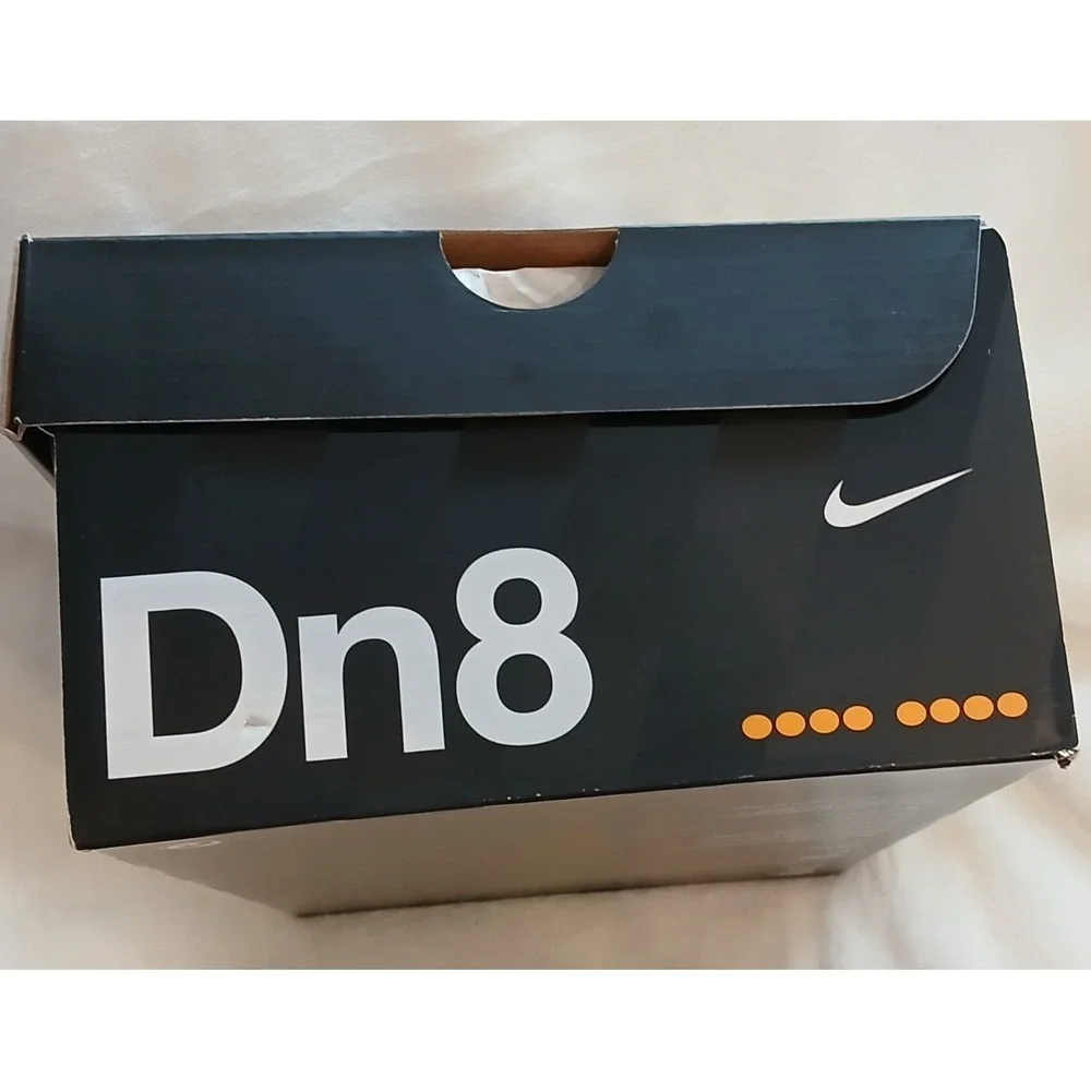 NIB - Wms Nike Airmax DN8 Sz 7.5 University Red